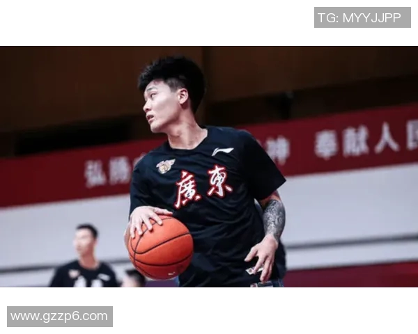 余望头球攻门展现绝佳技术助力球队逆转局势