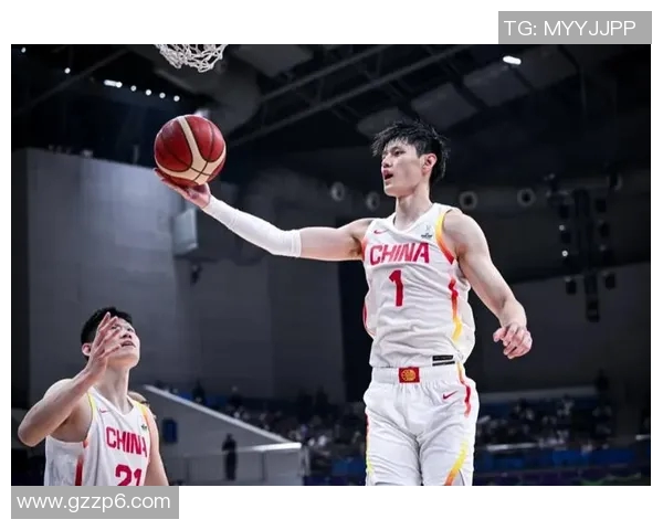 曾凡博在比赛中展现盖帽防守技巧助力球队赢得关键胜利