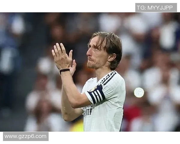 皇马老将正式退役，谢幕战圣地亮相感动全场